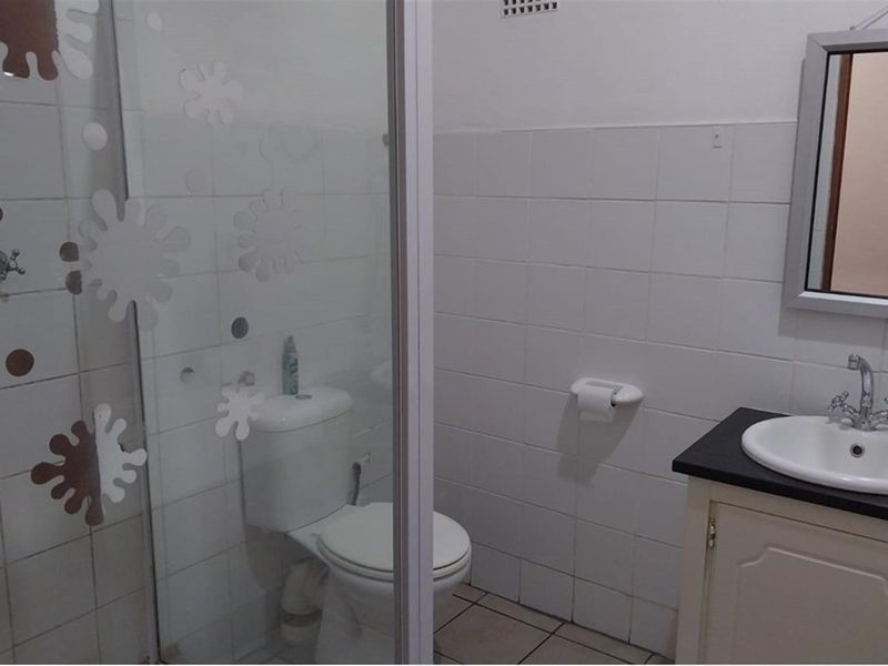 Large 5 bedroom Facebrick House For Sale in Porterville - Photo 5