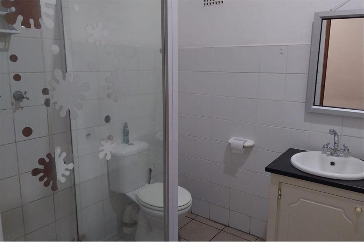 Large 5 bedroom Facebrick House For Sale in Porterville - Photo 5