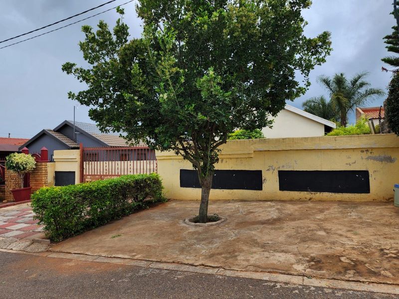 House For Sale in Gem Valley, Pretoria - Photo 2