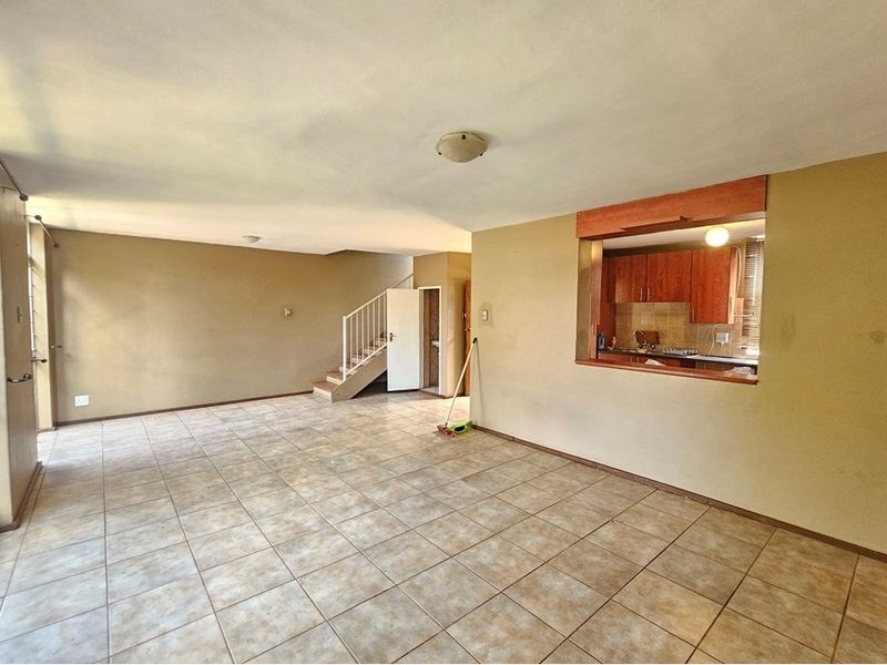 3 Bedroom Duplex To Rent in Wonderboom. - Photo 6
