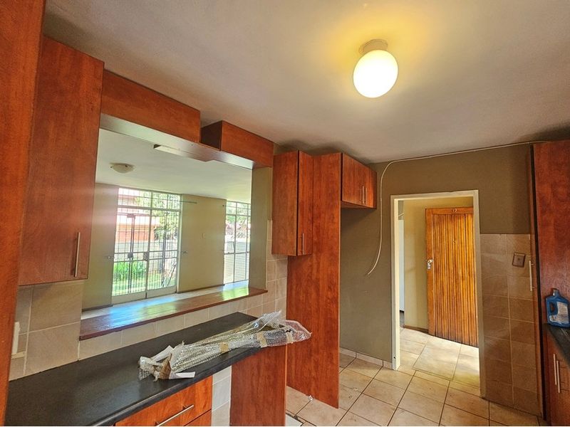 3 Bedroom Duplex To Rent in Wonderboom. - Photo 3