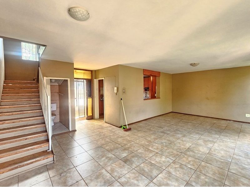3 Bedroom Duplex To Rent in Wonderboom. - Photo 5