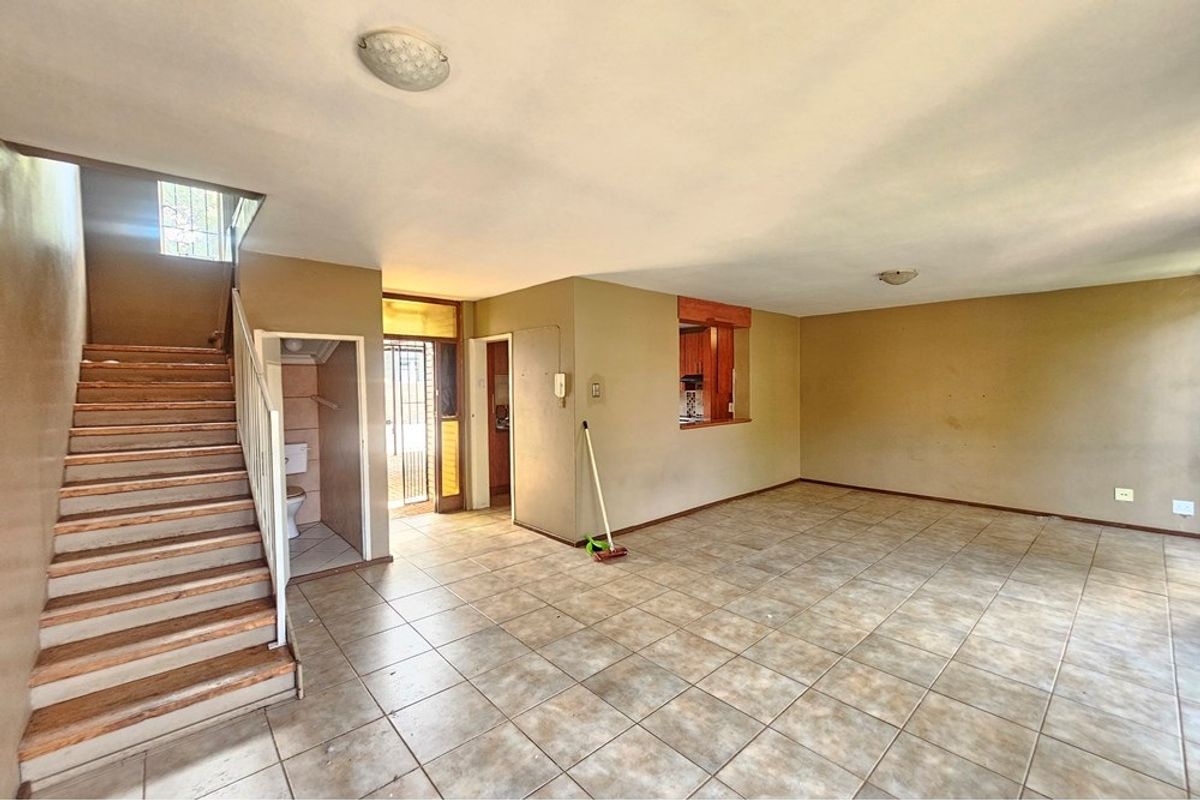 3 Bedroom Duplex To Rent in Wonderboom. - Photo 5
