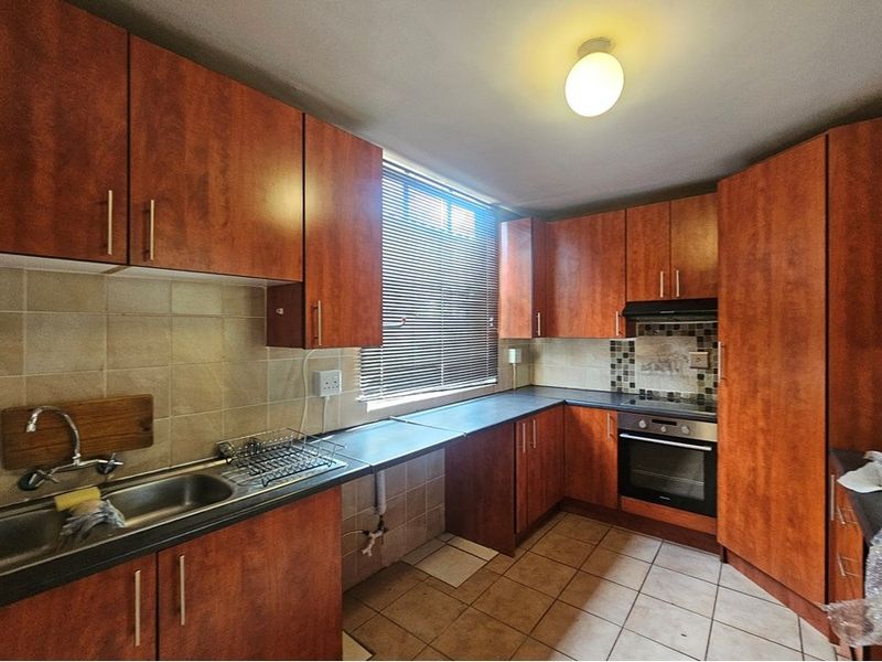 3 Bedroom Duplex To Rent in Wonderboom. - Photo 4