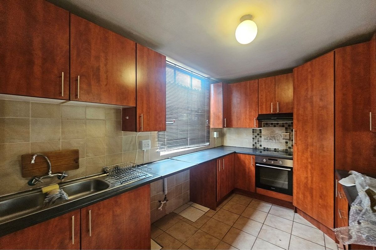 3 Bedroom Duplex To Rent in Wonderboom. - Photo 4