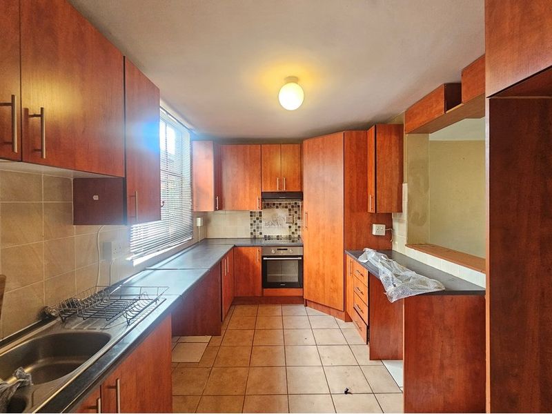 3 Bedroom Duplex To Rent in Wonderboom. - Photo 2