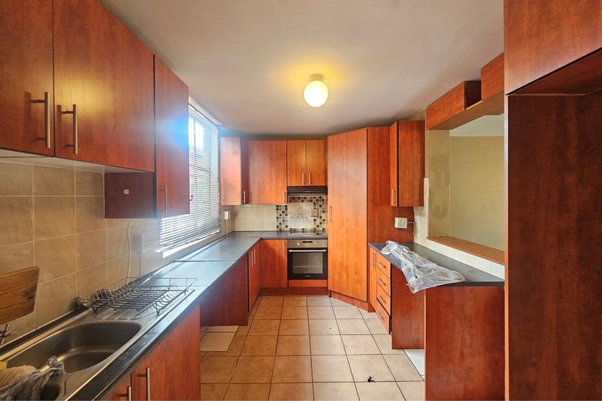 3 Bedroom Duplex To Rent in Wonderboom. - Photo 2