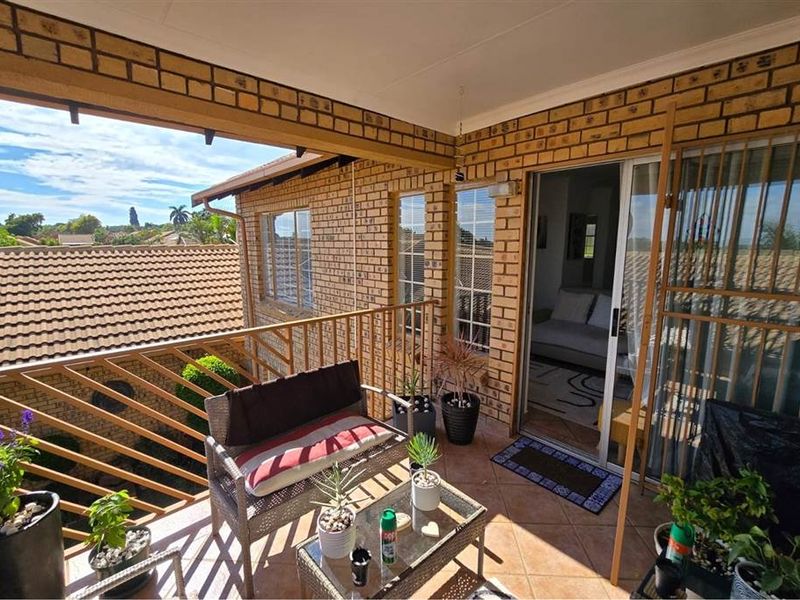 Townhouse For Sale in Magalieskruin, Pretoria - Photo 6