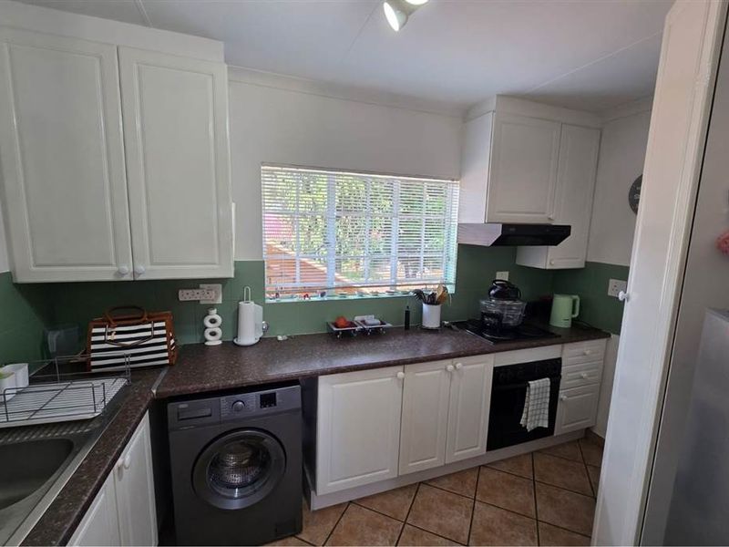 Townhouse For Sale in Magalieskruin, Pretoria - Photo 7