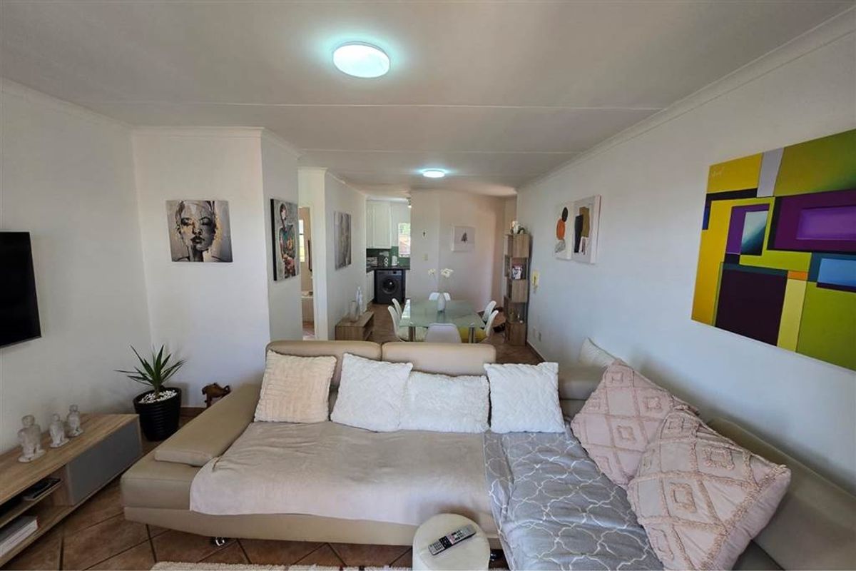 Townhouse For Sale in Magalieskruin, Pretoria - Photo 4