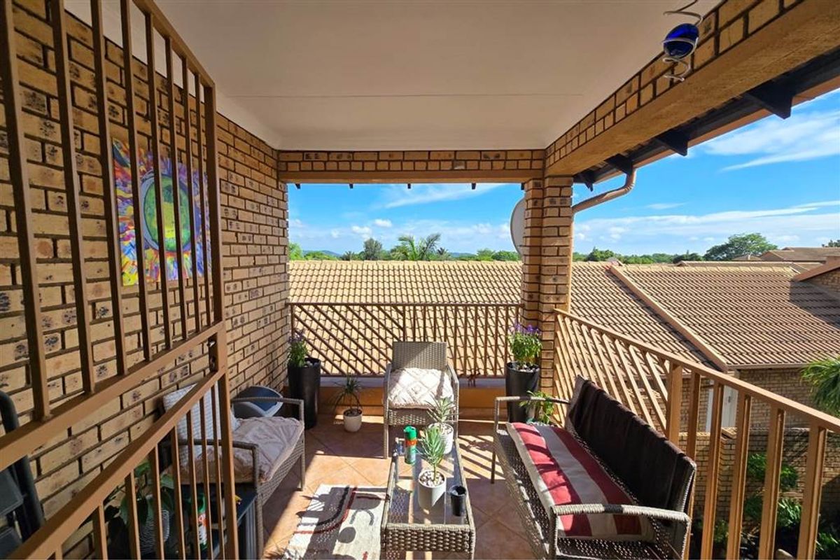 Townhouse For Sale in Magalieskruin, Pretoria - Photo 5