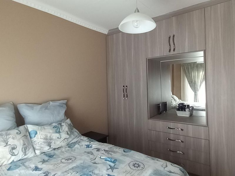 Guest House For Sale in Mid Ennerdale, Johannesburg - Photo 9