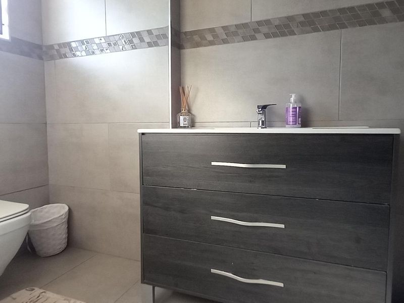 Guest House For Sale in Mid Ennerdale, Johannesburg - Photo 7