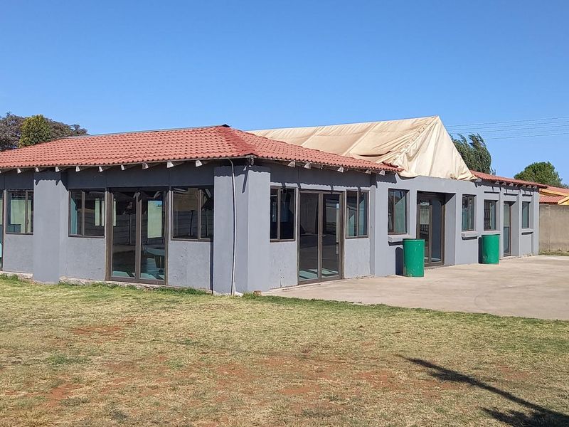 Guest House For Sale in Mid Ennerdale, Johannesburg - Photo 2