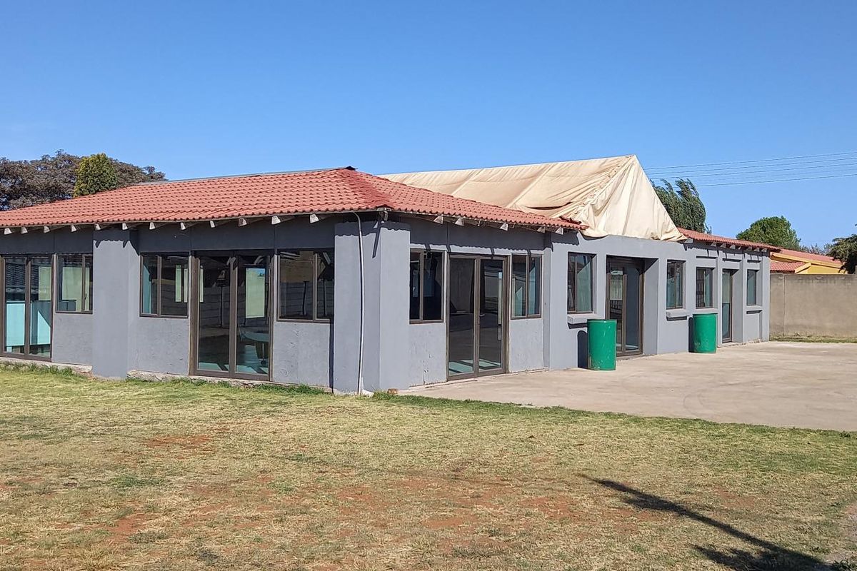 Guest House For Sale in Mid Ennerdale, Johannesburg - Photo 2