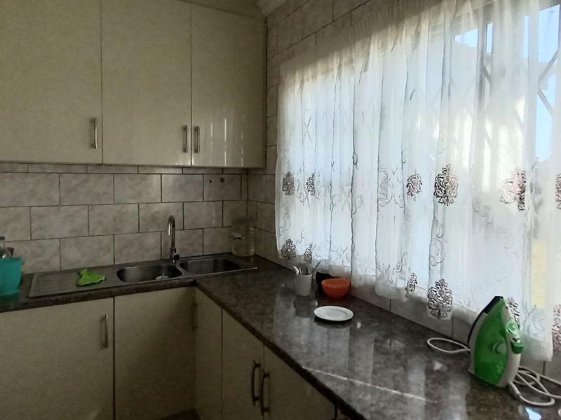 Guest House For Sale in Mid Ennerdale, Johannesburg - Photo 5