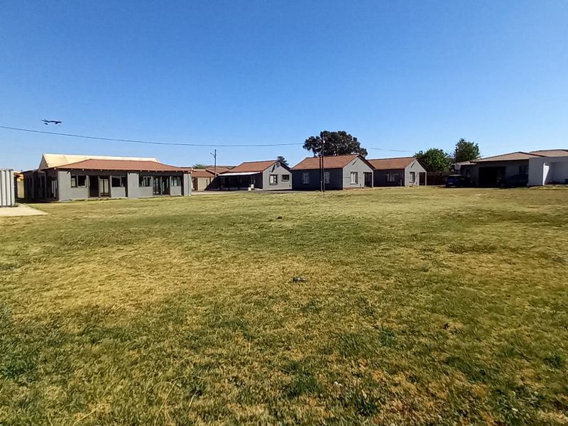 Guest House For Sale in Mid Ennerdale, Johannesburg - Photo 1
