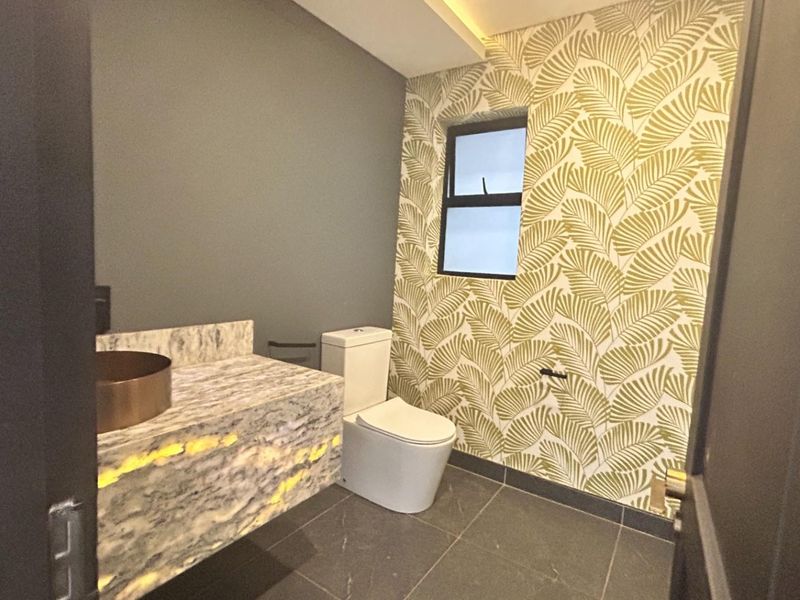 House For Sale in Waterkloof, Pretoria - Photo 5