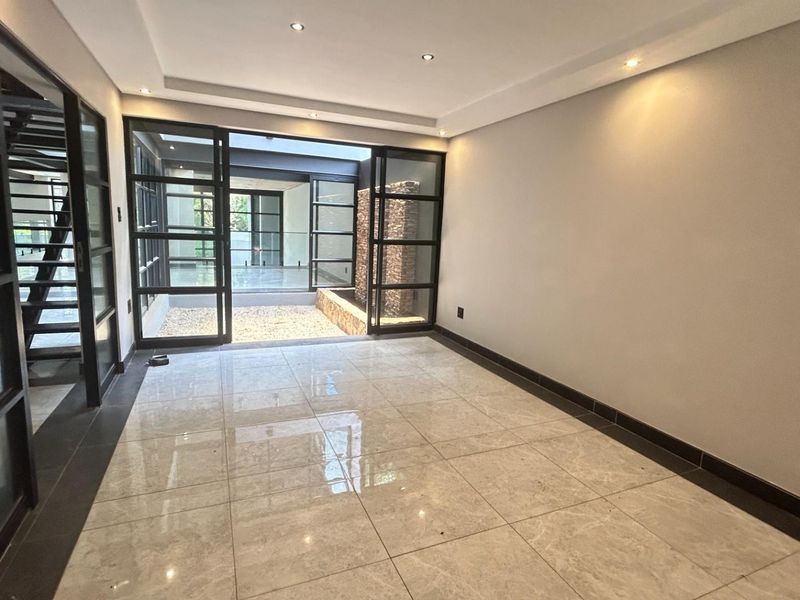 House For Sale in Waterkloof, Pretoria - Photo 3