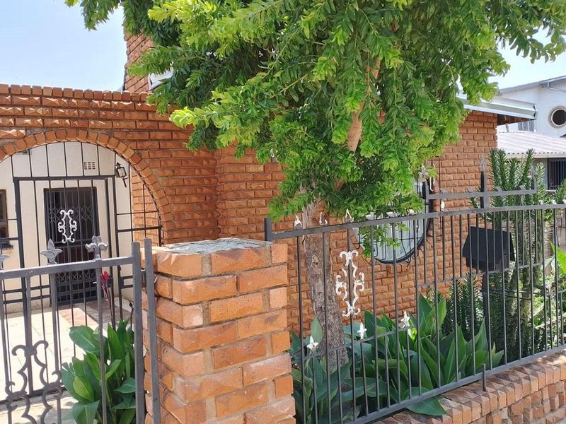 House For Sale in Meadowlands, Soweto - Photo 2