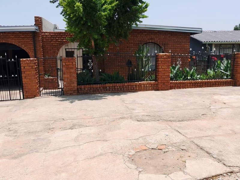 House For Sale in Meadowlands, Soweto - Photo 8