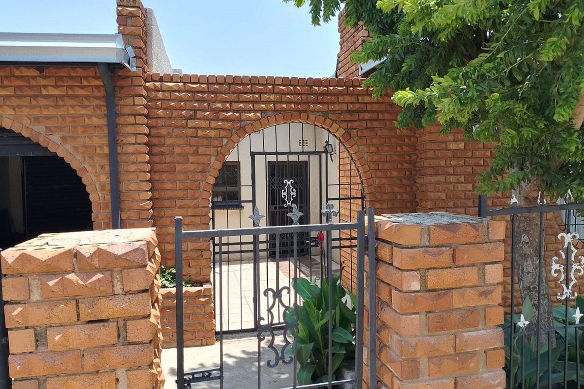 House For Sale in Meadowlands, Soweto - Photo 3