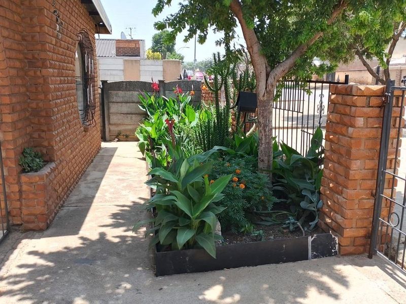 House For Sale in Meadowlands, Soweto - Photo 10