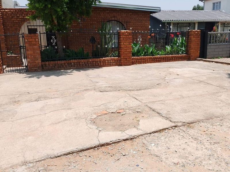 House For Sale in Meadowlands, Soweto - Photo 4