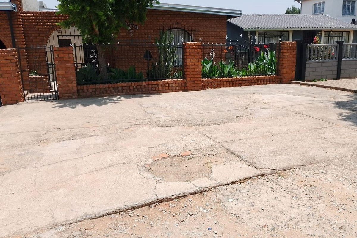 House For Sale in Meadowlands, Soweto - Photo 4