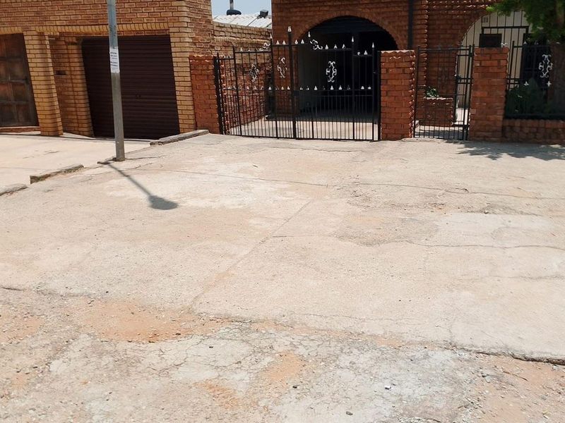 House For Sale in Meadowlands, Soweto - Photo 5