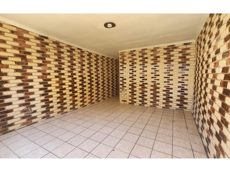 Attention Investors: High-Yield Rental Opportunity! 12 bedroom 6 bathroom - Photo 4