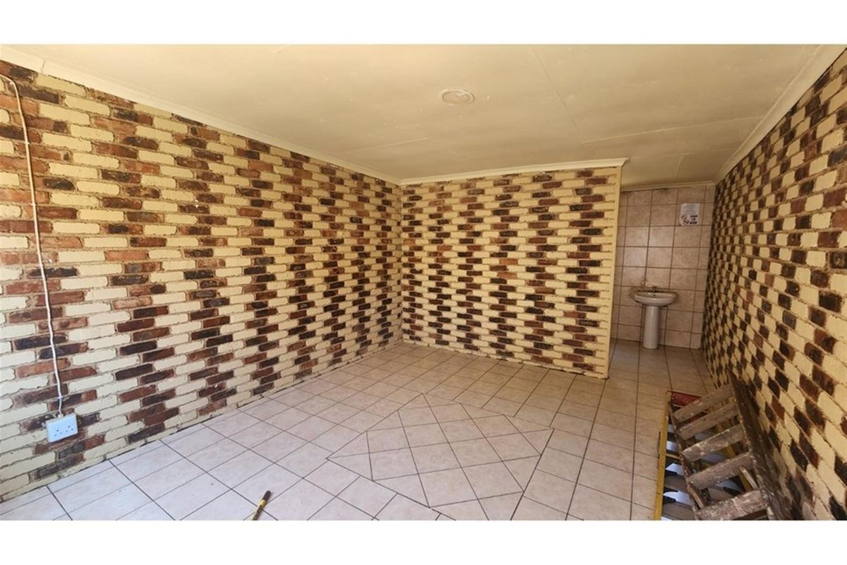 Attention Investors: High-Yield Rental Opportunity! 12 bedroom 6 bathroom - Photo 3