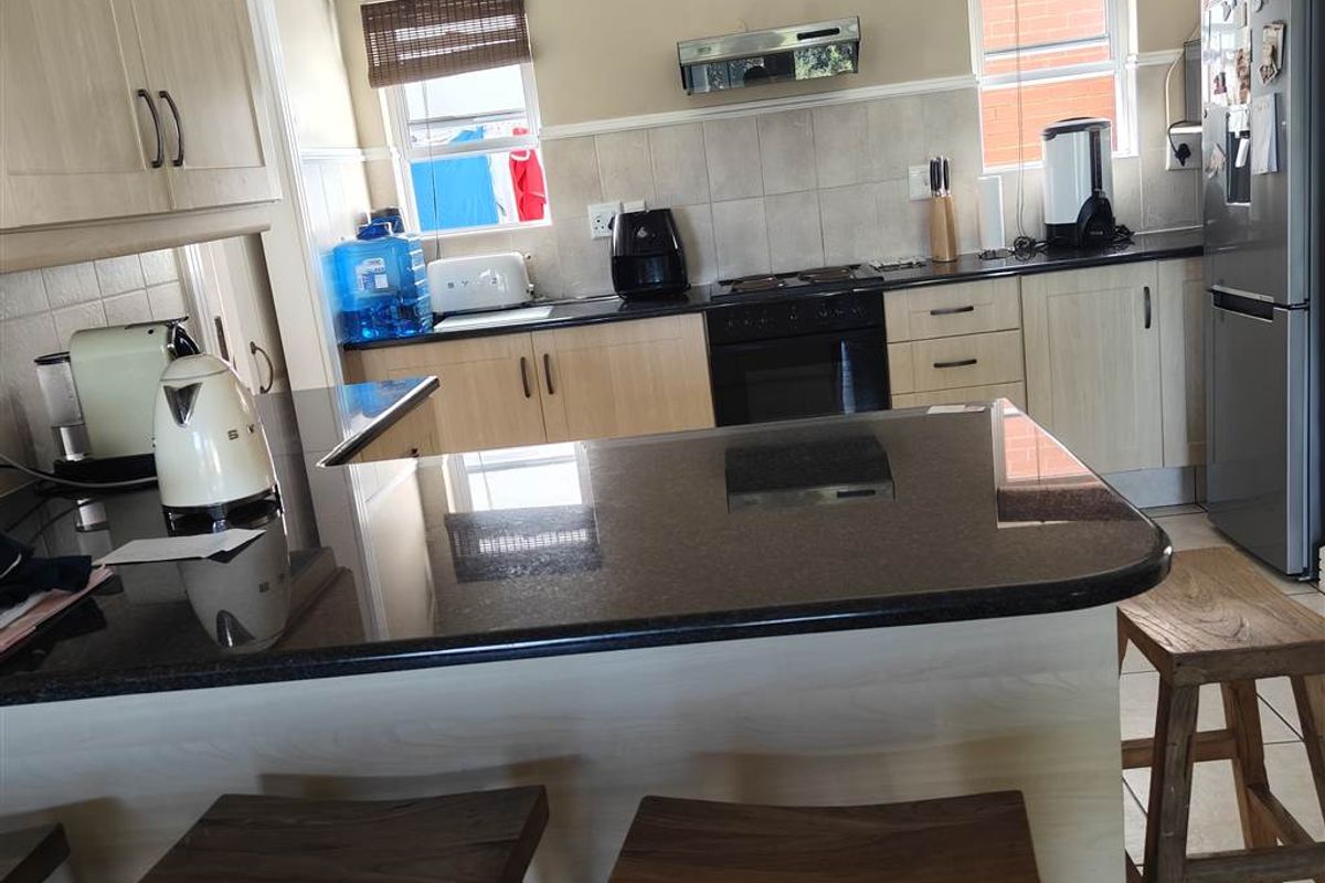 Duplex For Sale in mount edgecombe  KwaZulu Natal - Photo 4