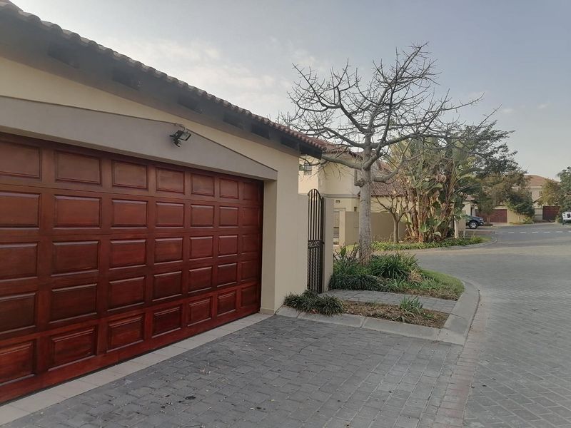 House To Rent in North Riding, Randburg - Photo 1