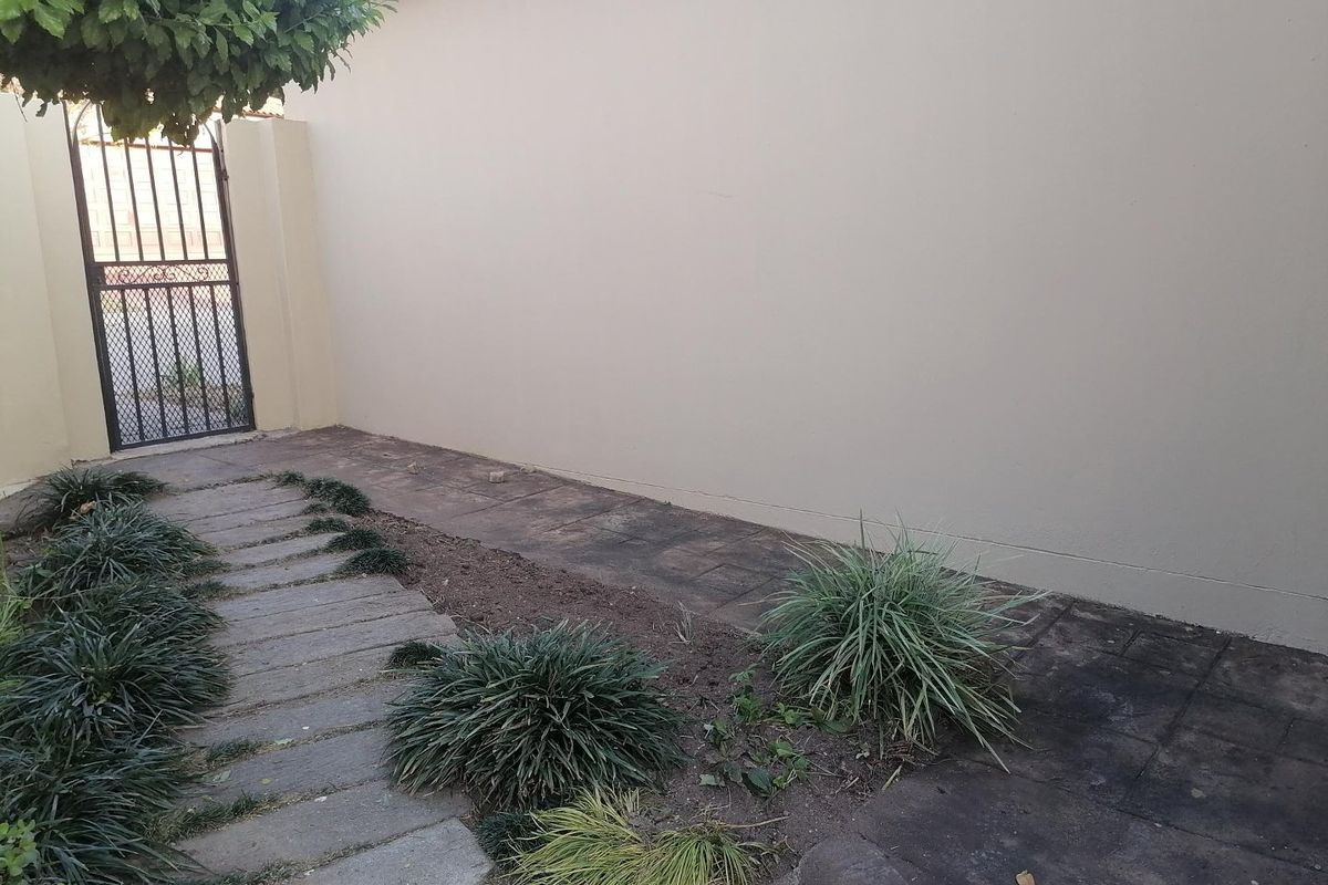 House To Rent in North Riding, Randburg - Photo 2