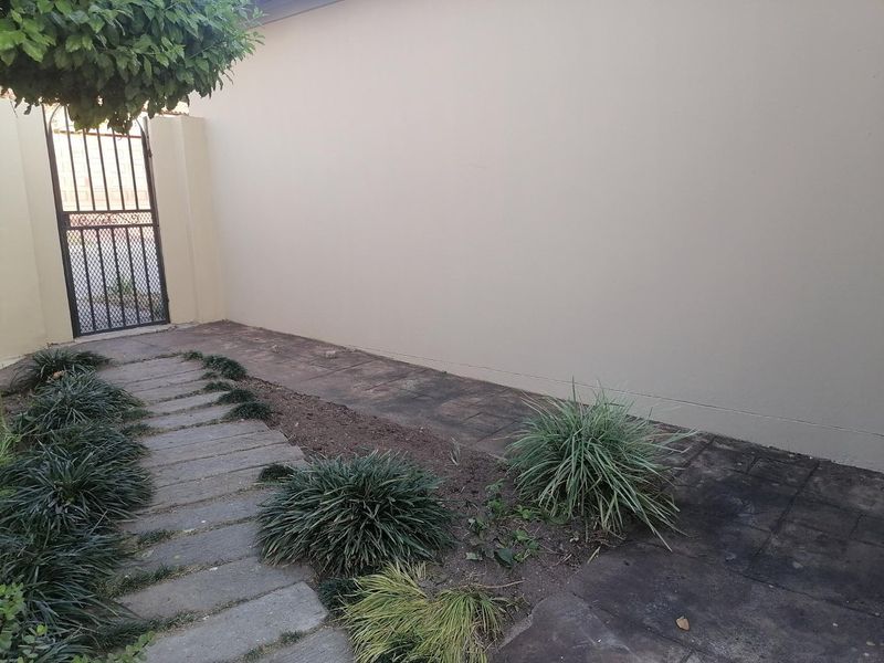 House To Rent in North Riding, Randburg - Photo 2