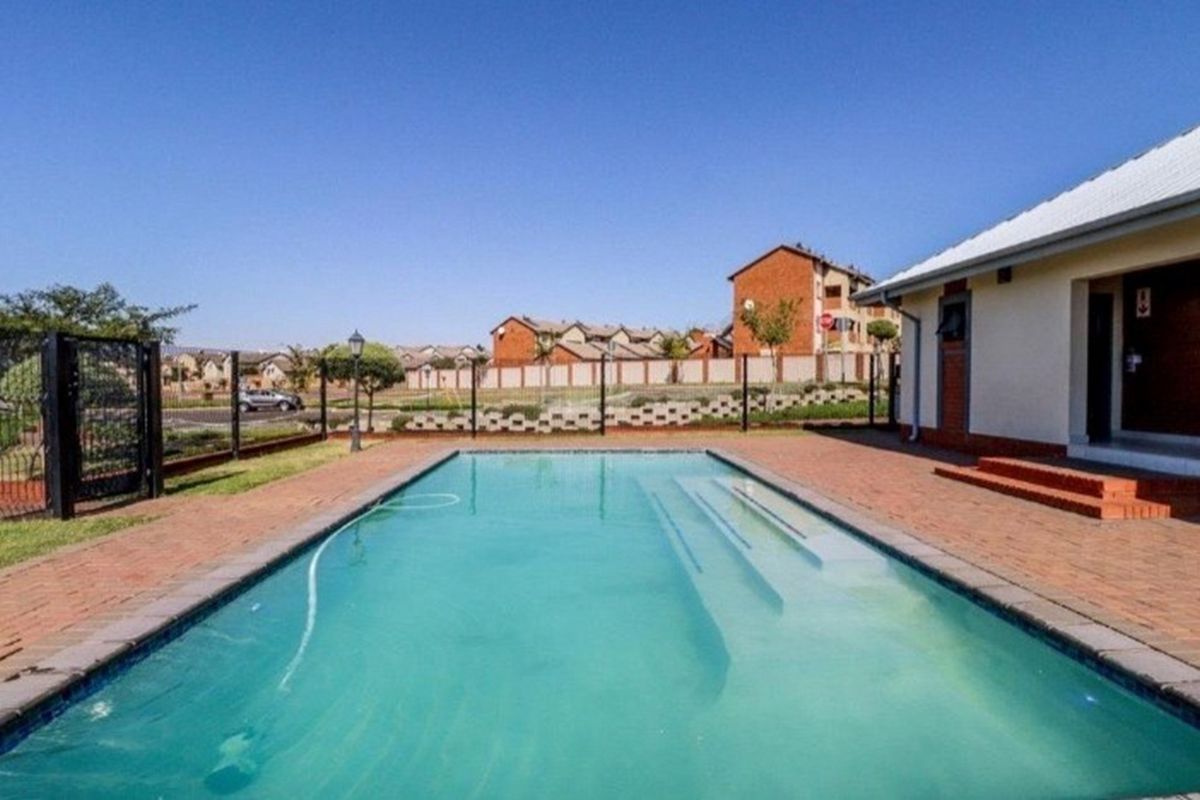 3 Bed,2 Bath apartment available for rent in Sagewood - Photo 2