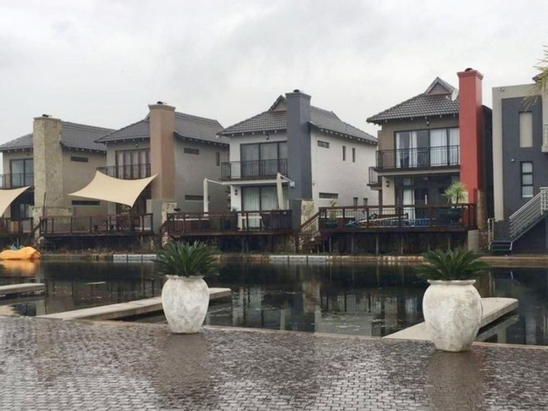 Blend of convenience and nature for those seeking a waterfront lifestyle! - Photo 7