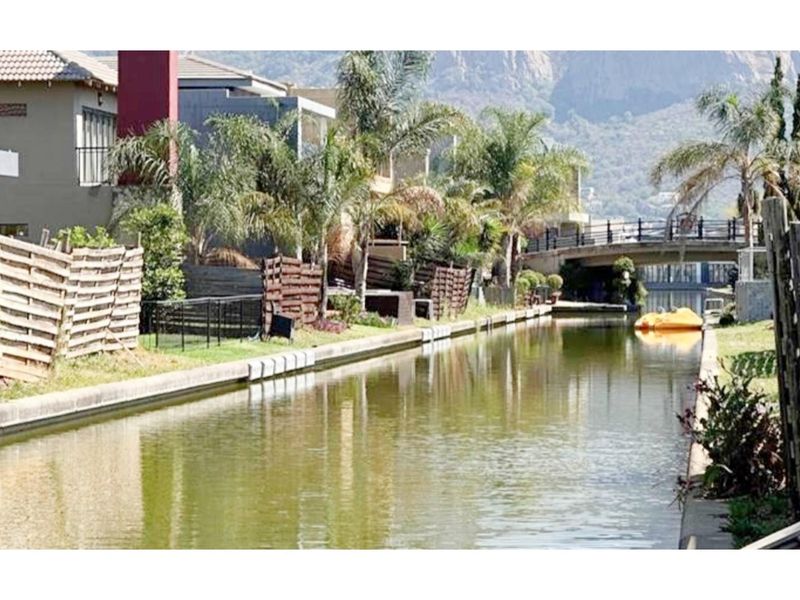 Blend of convenience and nature for those seeking a waterfront lifestyle! - Photo 6