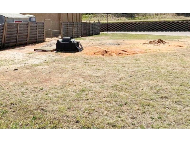 Blend of convenience and nature for those seeking a waterfront lifestyle! - Photo 4