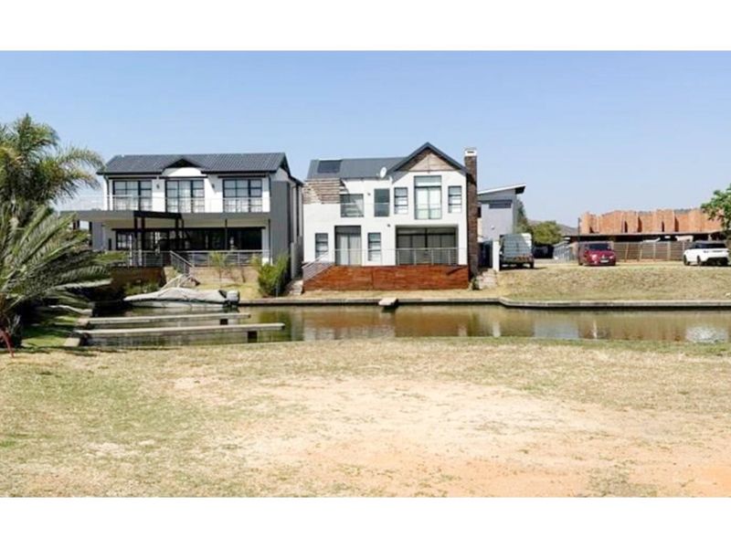 Blend of convenience and nature for those seeking a waterfront lifestyle! - Photo 2