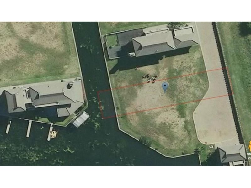 Blend of convenience and nature for those seeking a waterfront lifestyle! - Photo 1