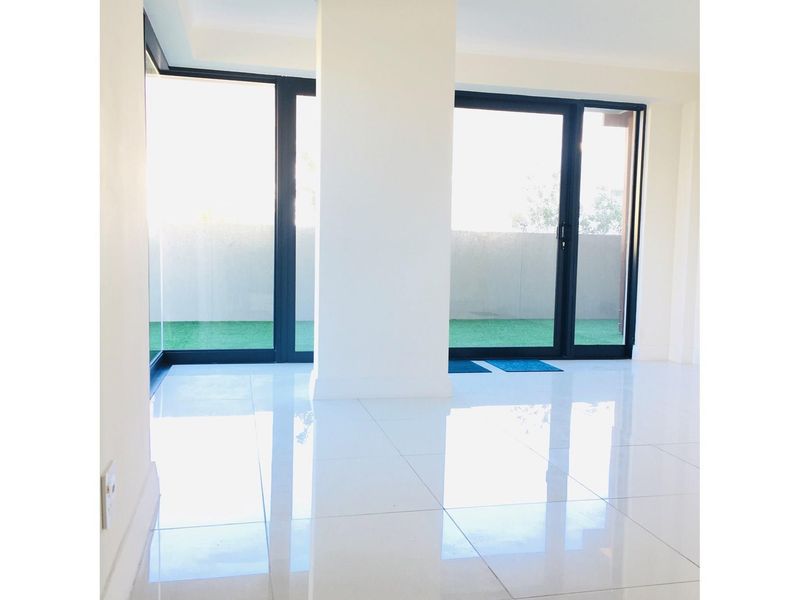 Two Bedroom Apartment Unfurnished Available For Sale in Zonnebloem - Photo 5