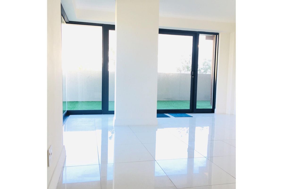 Two Bedroom Apartment Unfurnished Available For Sale in Zonnebloem - Photo 5