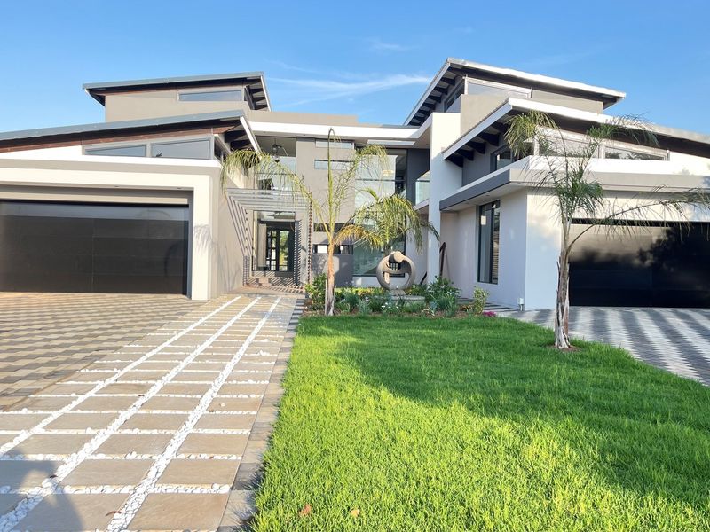 Lifestyle of sophistication and elegance, waiting for you to make it your own! - Photo 3