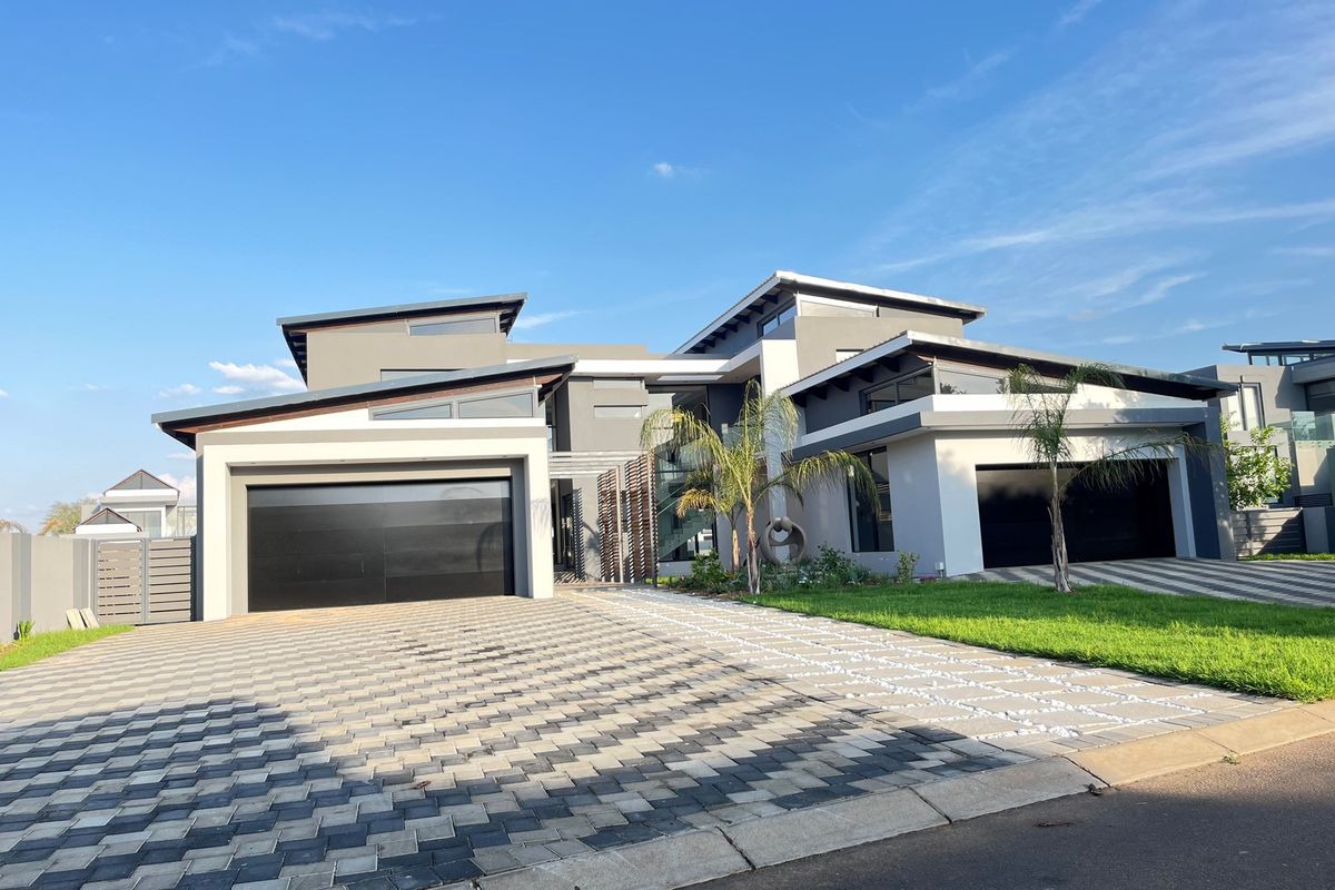 Lifestyle of sophistication and elegance, waiting for you to make it your own! - Photo 2