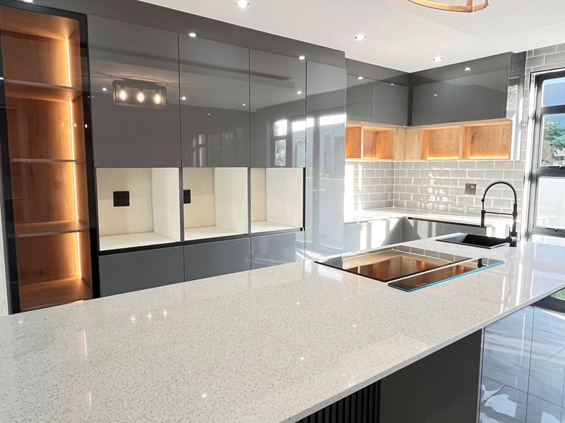 Lifestyle of sophistication and elegance, waiting for you to make it your own! - Photo 10