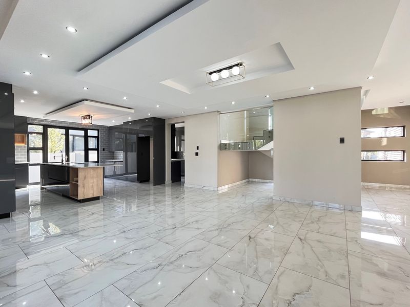 Lifestyle of sophistication and elegance, waiting for you to make it your own! - Photo 9