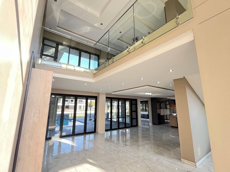 Lifestyle of sophistication and elegance, waiting for you to make it your own! - Photo 7