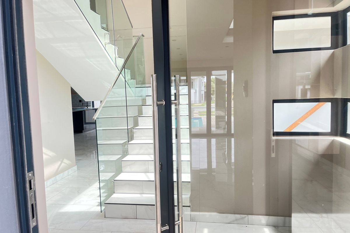 Lifestyle of sophistication and elegance, waiting for you to make it your own! - Photo 5